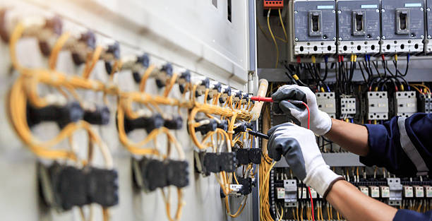 Professional Electrician technician working in Palestine, IL